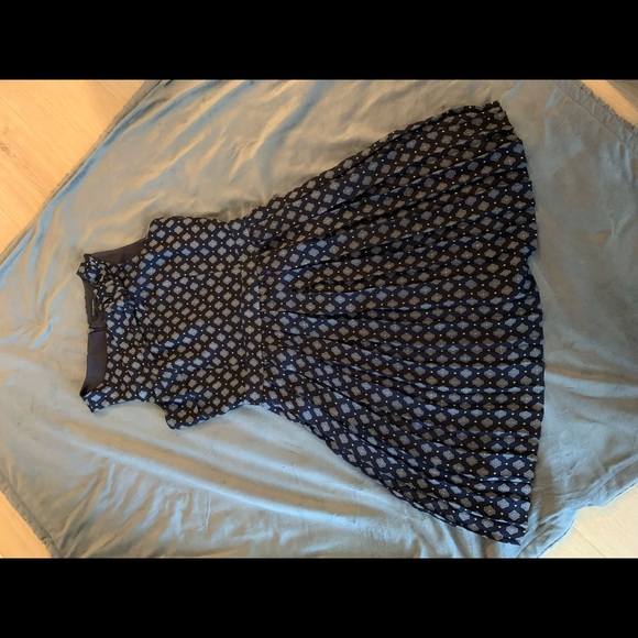 Banana Republic Summer Dress - Picture 2 of 6